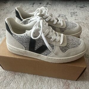 Veja V-10 Flannel Snow Black